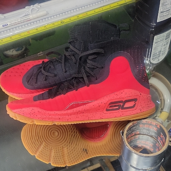 Mens 10.5 Under Armour Curry 4 -